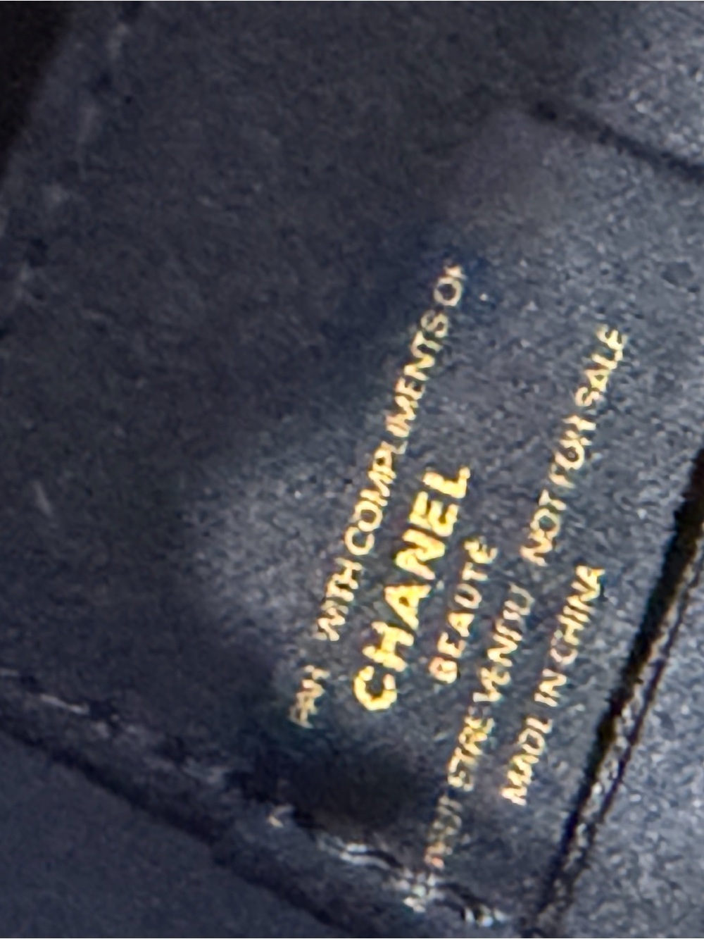 CHANEL Beauté Black Tweed Mini Vanity Crossbody with Gold Hardware - Picture 5 of 10